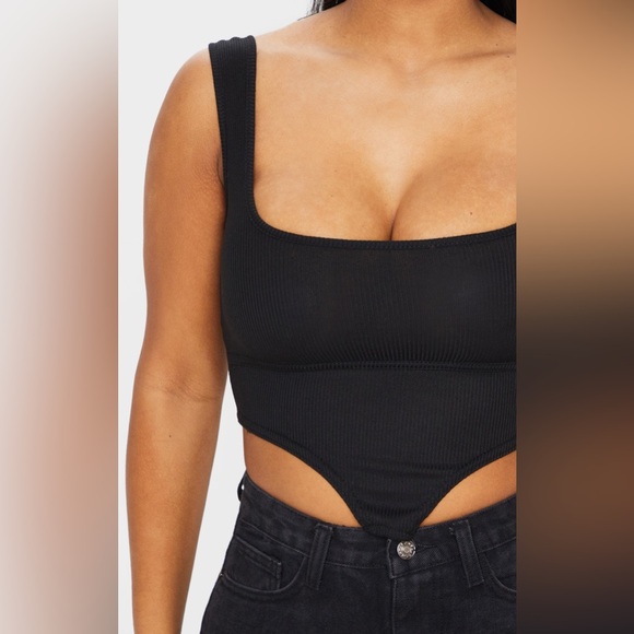 PRETTYLITTLETHING Black Ribbed Cropped Tank Top Sleeveless Casual Shirt Dip Hem - Picture 4 of 16